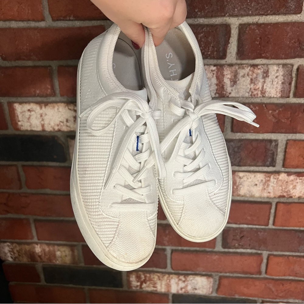 Rothy’s the classic lace up sneaker in bright white W8